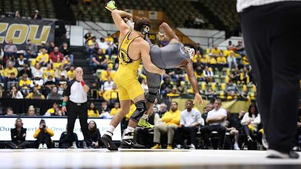 No. 1 Missouri wrestling junior Keegan O'Toole defeats No. 13 redshirt senior Cael Carlson (OU) by fall.